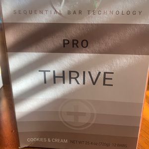 Thrive cookies and cream pro bars